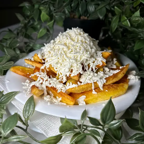 the-cloud-shisha-bar-dinner - ПЪРЖЕНИ КАРТОФКИ СЪС СИРЕНЕ