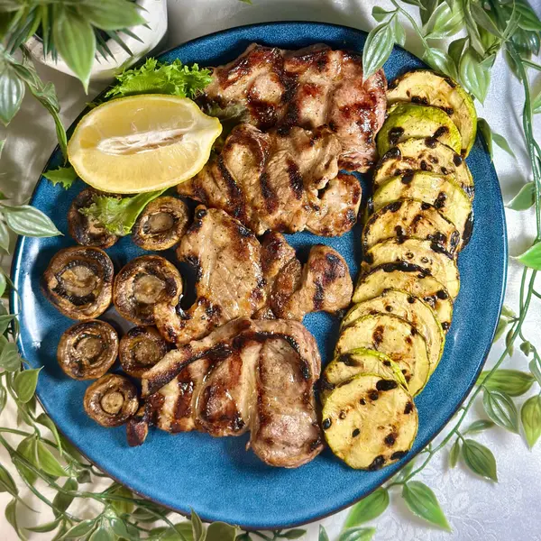 the-cloud-shisha-bar-dinner - СВИНСКИ ПЪРЖОЛКИ С Г-РА