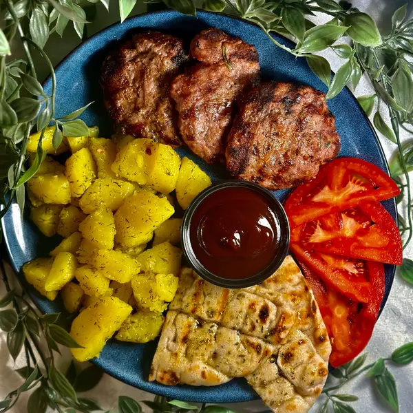 the-cloud-shisha-bar-dinner - ТЕЛЕШКИ КЮФТЕТА С Г-РА