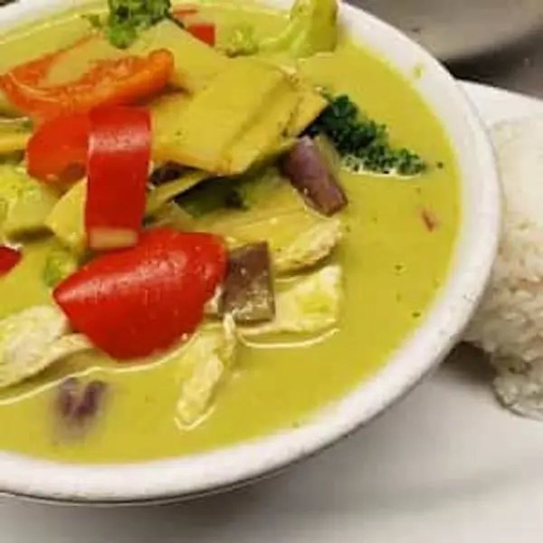 the-coconut-on-t - Avocado Yellow Curry