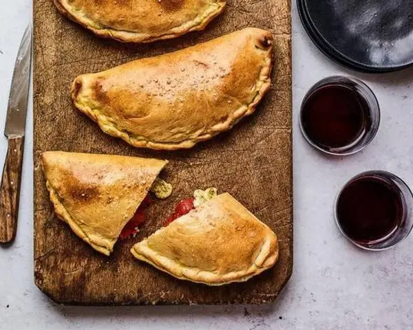 the-epicurean-trader - La Maradona Empanada