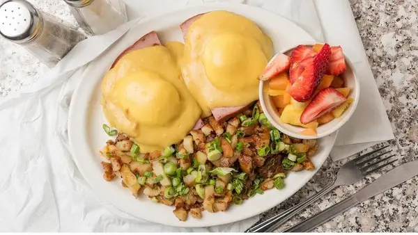 the-original-mels-diner - Eggs Benedict