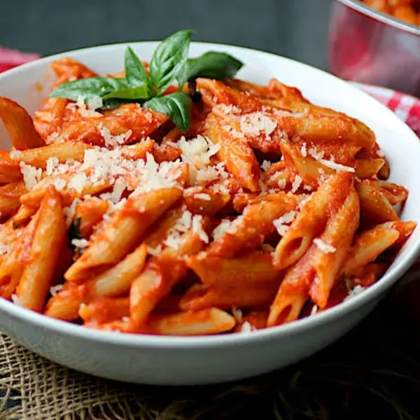the-retro - Red Sause Pasta