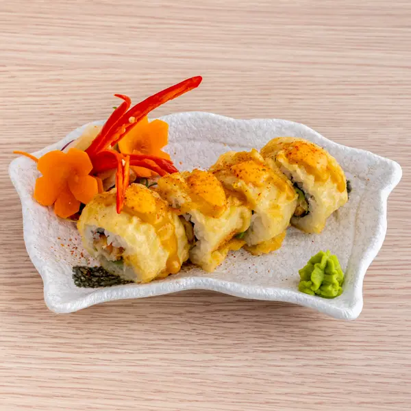 the-rice-and-the-noodle-doha - RN Spicy Fried Tempura Sushi-8 Pcs