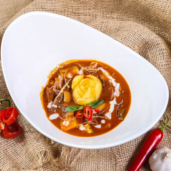 the-rice-and-the-noodle-doha - Massaman Beef  curry