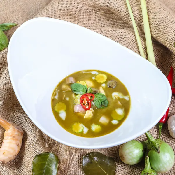 the-rice-and-the-noodle-doha - Thai Green Curry Chicken