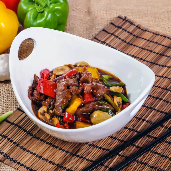 the-rice-and-the-noodle-doha - Spicy thai beef in oyster sauce