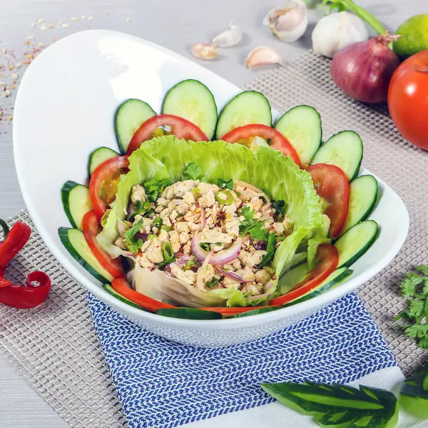 the-rice-and-the-noodle-doha - Chicken Minced Salad