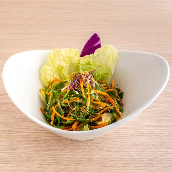 the-rice-and-the-noodle-doha - Seaweed Salad With Mango