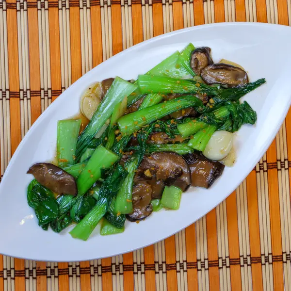 the-rice-and-the-noodle-doha - Bokchoy Saute' with Black Mushroom