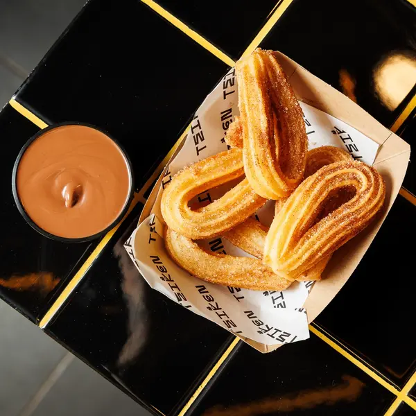 the-van - Churros with praline chocolate