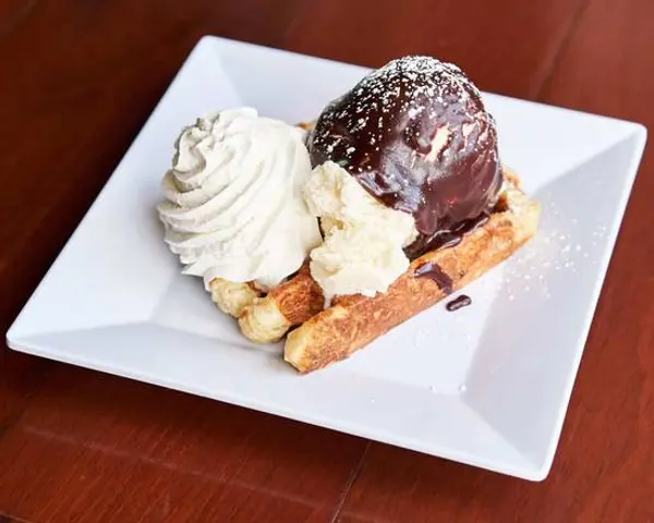 the-waffle-window - Hot Fudge Sundae Waffle