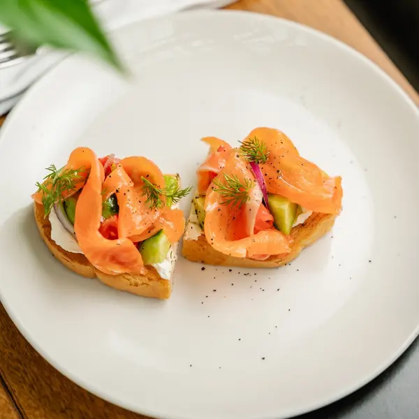 tinchlik-plaza-hotel-2 - Брускетта с лососем