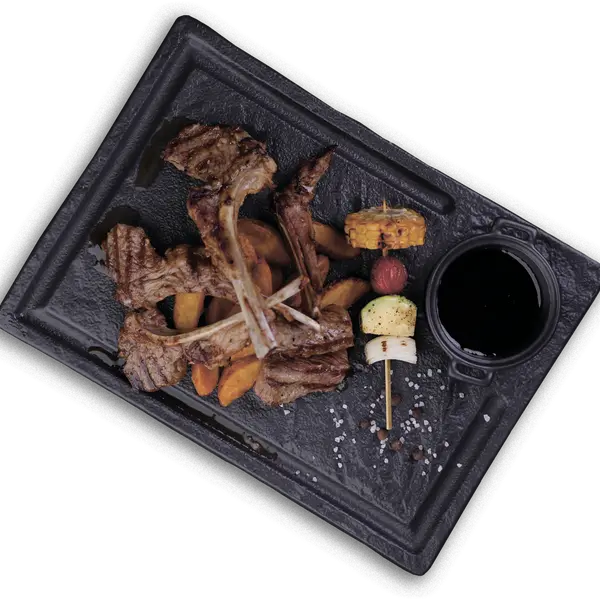 tinchlik-plaza-hotel - Каре Ягненка с Ягодным Соусом