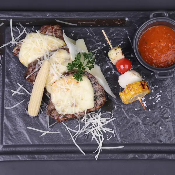 tinchlik-plaza-hotel - Медальон Робеспьер