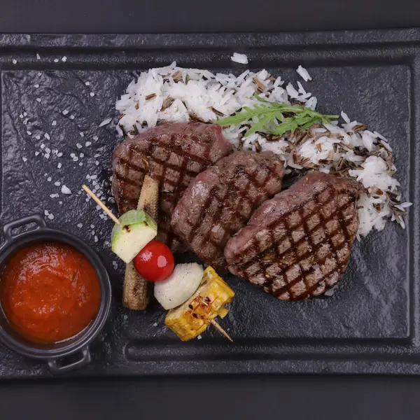 tinchlik-plaza-hotel - Медальоны с Диким Рисом