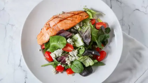 toast-eatery - Salmon Salad