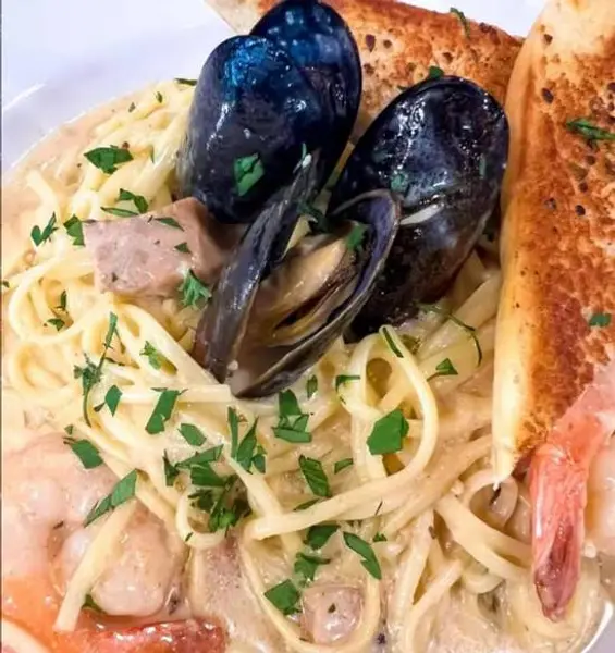 town-country-grill - ALFREDO SEAFOOD PASTA