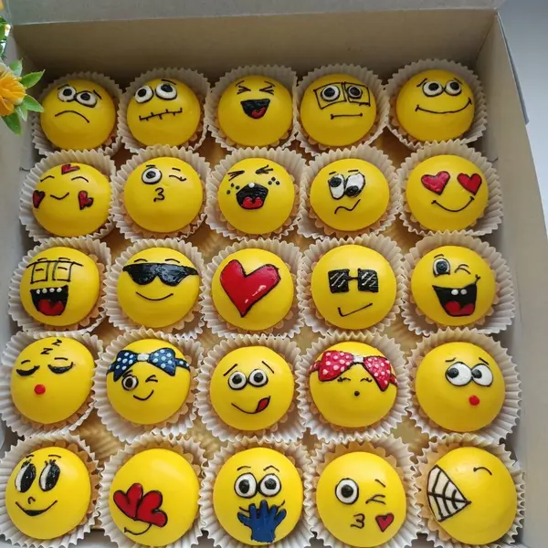 typosugar - EMOJI CHEESETART