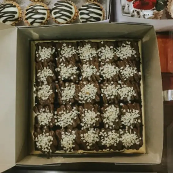 typosugar - NUTELLA FULL AMOND BROWNIES