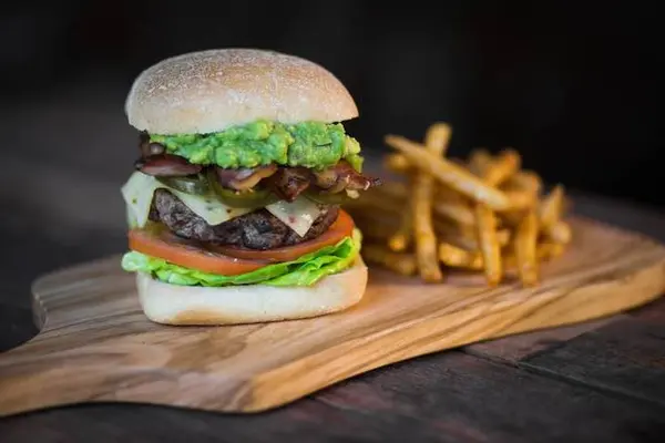 university-of-beer - Spicy Guacamole Burger