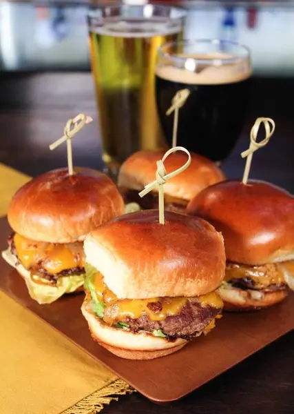 university-of-beer - Angus Beef Sliders