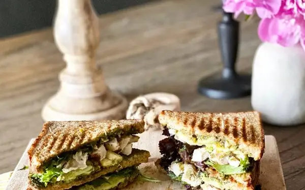 vibe-health-bar - Chicken Avo Panini