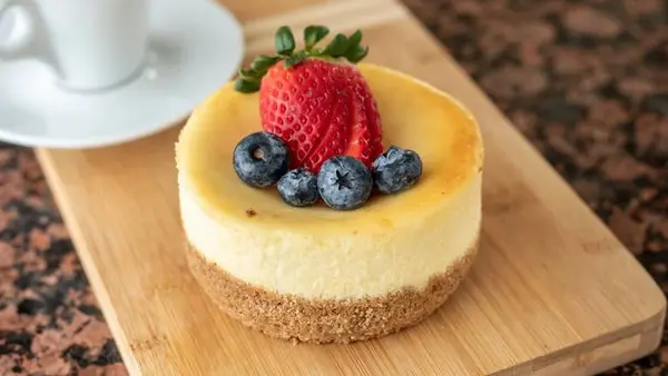 victoria-pastry-company - Fruit Cheesecake