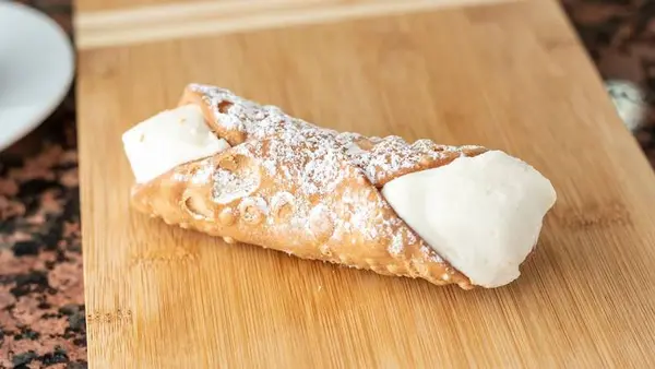 victoria-pastry-company - Cannoli