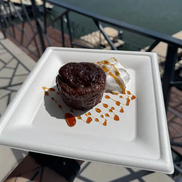 view-coffee-bar-dubova - Lava cake cu frisca