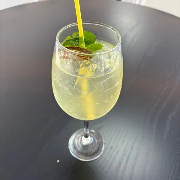 view-coffee-bar-dubova - Hugo Spritz