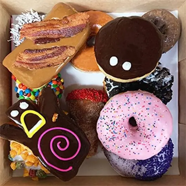 voodoo-doughnut - Voodoo Dozen