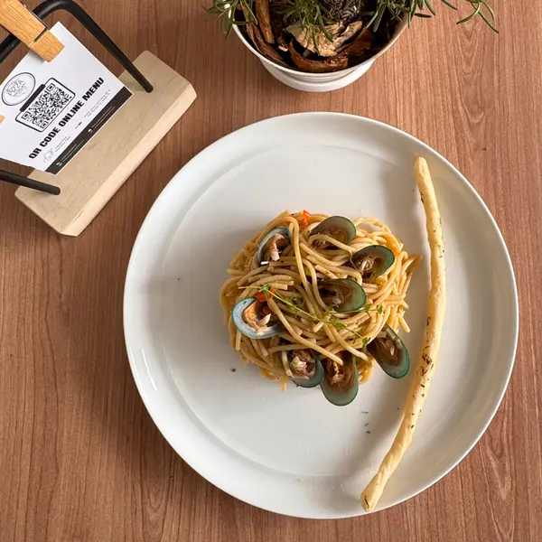 warung-pizza-kepanjen - spaghetti aglio olio seafood