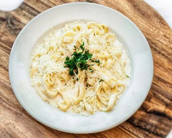 wings-things-by-amicis-lombard-st - FETTUCCINE ALFREDO