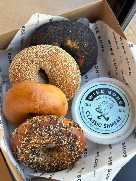 wise-sons-jewish-delicatessen - Bagel 4-Pack + 1 Shmear *