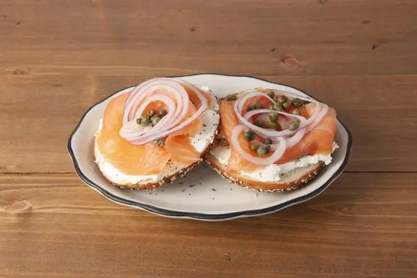 wise-sons-jewish-delicatessen - Classic Smoked Salmon Bagel Sandwich *