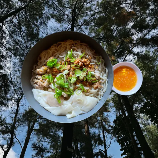 xindrom - Mie Ayam Special Xindrom + Ice Tea