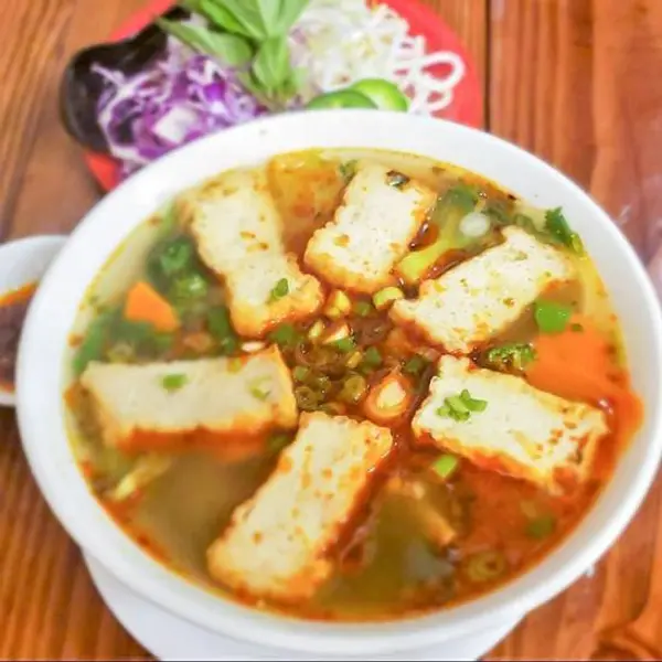 xinhxinh-vietnamese-bistro - Vegan Hue Soup / Bún Bò Chay