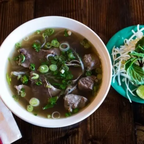 xinhxinh-vietnamese-bistro - Beef Noodle Soup / Phở 