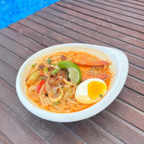 zenith-premiere-hotel-baubau - Tomyam Noodles Seafood