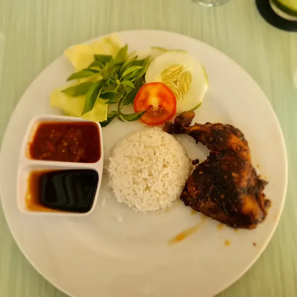zenith-premiere-hotel-baubau - Ayam Bakar Taliwang