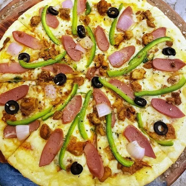 zero-mile-cafe-billiard - Met Onion pizza