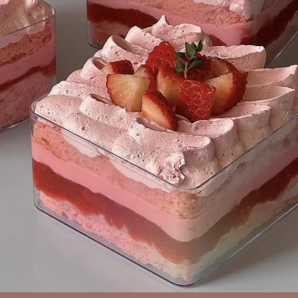 zoie-cafe-مقهى - strawbery box cream