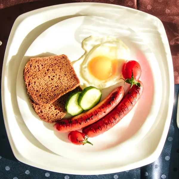 чин-ван-ханддоржиин-рг - 2 дугаар хоол: Шарсан өндөг, зайдас, талх