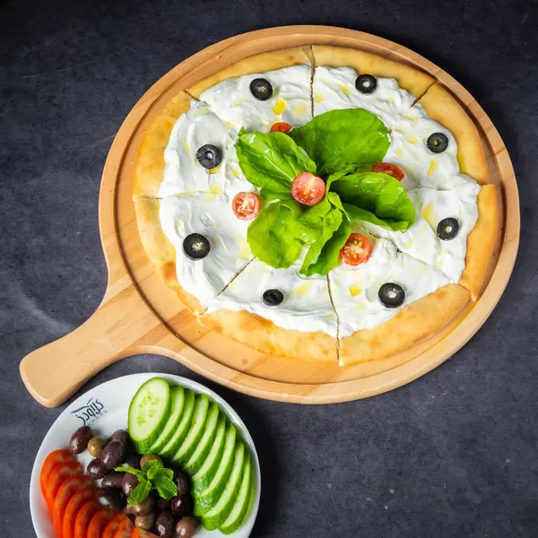 مطعم-السحاب - Manakish Labneh